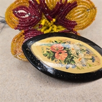 oval-broche-blomster-bemalet-sort-kant-kunstmateriale-gammel-Paris